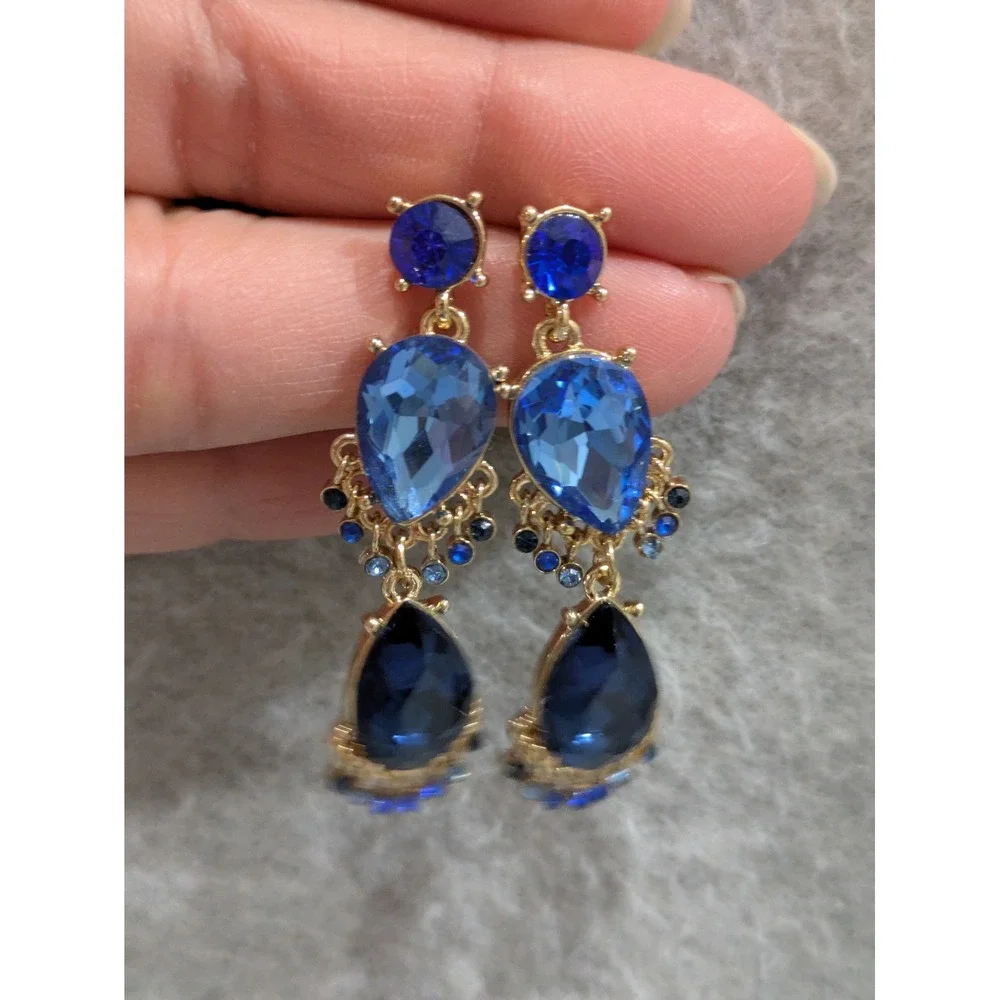 Unbranded sapphire earring